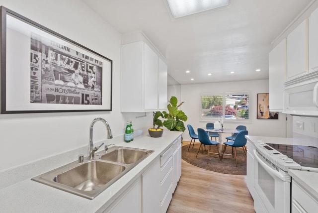 1582 Dolphin Drive, Aptos CA: https://media.crmls.org/mediaz/2a2586c9-746a-472f-8167-e7c2932875c7.jpg