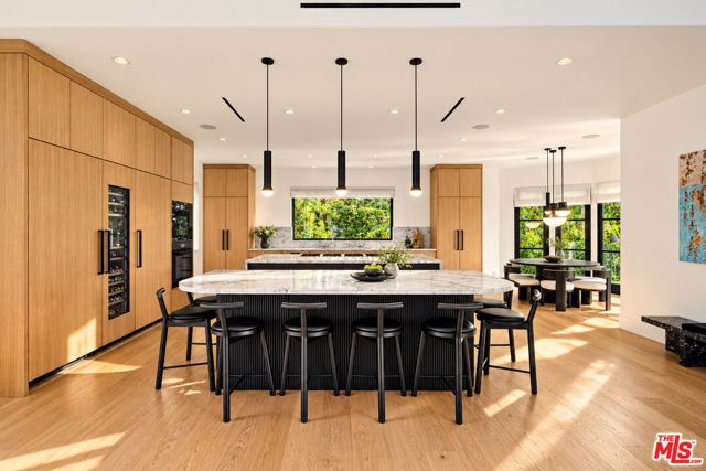 8 Oakmont Drive, Los Angeles CA: https://media.crmls.org/mediaz/2a2600e0-a8c7-43f4-83bd-6e60ffcd6a5d.jpg
