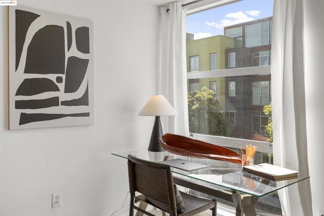 1364 Powell St, Emeryville CA: https://media.crmls.org/mediaz/2a2631c9-8f63-4ef6-9c8b-2c6944260b9b.jpg