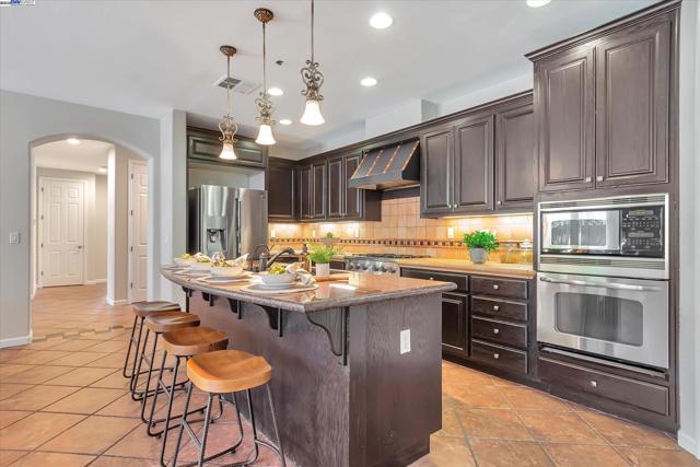 1517 Rampart Way, Brentwood CA: https://media.crmls.org/mediaz/2a26a30d-bceb-49ae-9849-8caec68a6e43.jpg