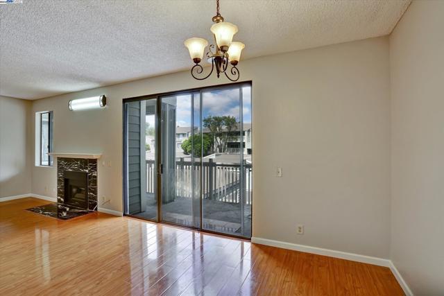 3402 Pinewood Ter, Fremont CA: https://media.crmls.org/mediaz/2a26ac3a-98cf-49ea-9664-e97111c2d774.jpg