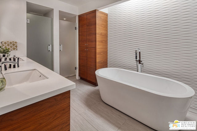 70120 Frank Sinatra Drive, Rancho Mirage CA: https://media.crmls.org/mediaz/2a27050a-5649-4b0d-a29d-469816ed3f75.jpg