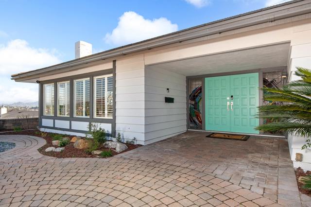 6641 Murray Park Dr, San Diego CA: https://media.crmls.org/mediaz/2a271135-3e32-4b50-8b34-30a4a2ce3a7c.jpg