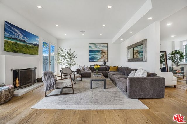 3485 Ridgeford Drive, Westlake Village CA: https://media.crmls.org/mediaz/2a2716c7-c00c-4475-93c6-56bc3da7ca75.jpg