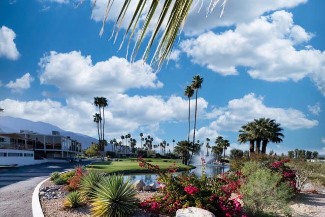 189 Desert Lakes Drive, Palm Springs CA: https://media.crmls.org/mediaz/2a2724cb-7261-4329-a9ea-26b422db5ca4.jpg