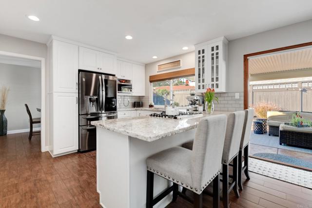 Detail Gallery Image 5 of 30 For 9947 Mesa Madera Dr, San Diego,  CA 92131 - 4 Beds | 3 Baths