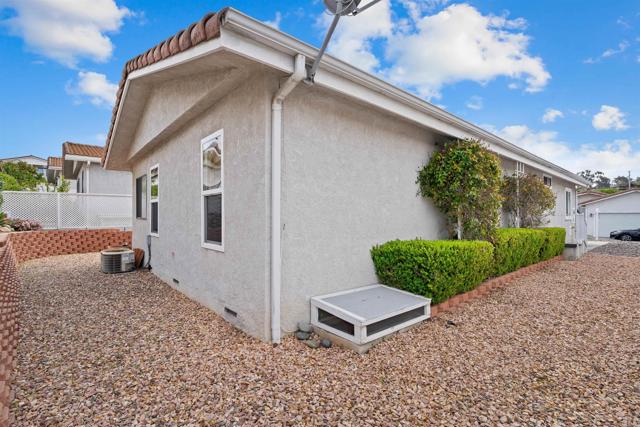 2010 W San Marcos Blvd #93, San Marcos CA: https://media.crmls.org/mediaz/2a27d4cf-f5f9-4ab1-845a-148745af444e.jpg