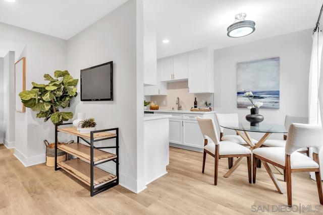 8644 Via Mallorca, La Jolla CA: https://media.crmls.org/mediaz/2a296076-30f6-4001-b084-a9751c7c87b0.jpg