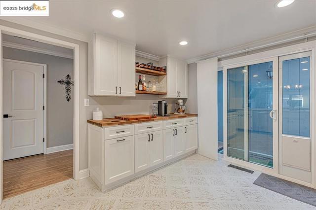 2025 Sand Point Rd, Discovery Bay CA: https://media.crmls.org/mediaz/2a296a6c-de1c-4f12-b484-73ff8f2f8a3d.jpg