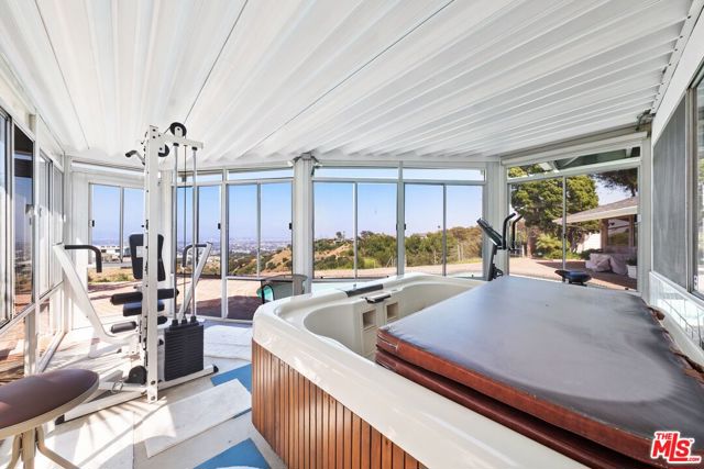 4260 S Cloverdale Avenue, Los Angeles CA: https://media.crmls.org/mediaz/2a299e2b-fc37-4437-9198-36d392a0d817.jpg
