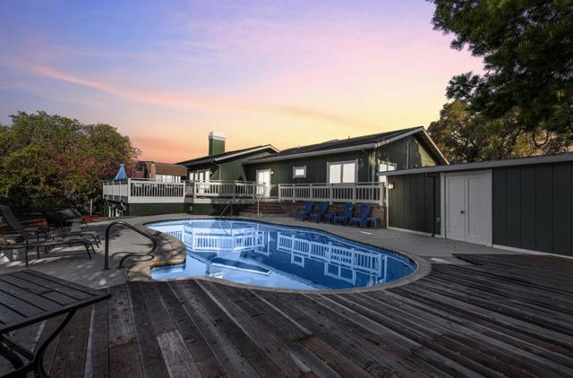 383 Corral De Tierra Road, Salinas CA: https://media.crmls.org/mediaz/2a29a1f8-0fd9-4bd9-8021-e54bc88d9a67.jpg