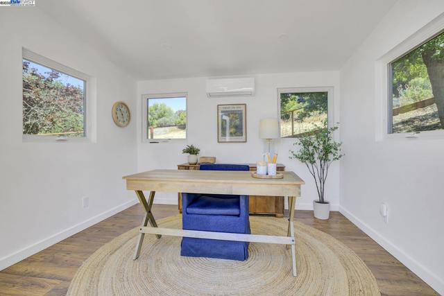 382 Castello Rd, Lafayette CA: https://media.crmls.org/mediaz/2a29d32f-e6fa-4327-8659-ef3c59044fa9.jpg