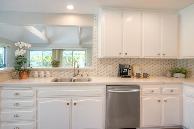 Detail Gallery Image 13 of 40 For 1234 Lupine Hills Dr, Vista,  CA 92081 - 4 Beds | 2/1 Baths