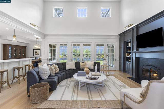 1826 Alameda Diablo, Diablo CA: https://media.crmls.org/mediaz/2a2a4bf8-ee75-4306-8423-2f20c69c6df3.jpg