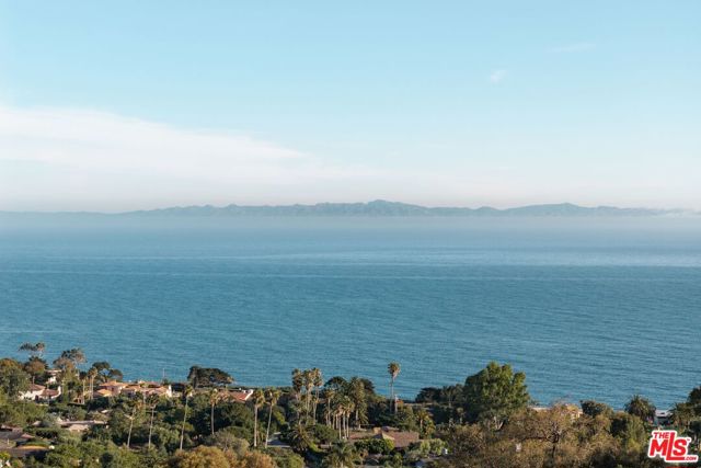 626 Sea Ranch Drive, Santa Barbara CA: https://media.crmls.org/mediaz/2a2a5ae6-6bf5-40ad-80e8-8b21a9fd9c12.jpg