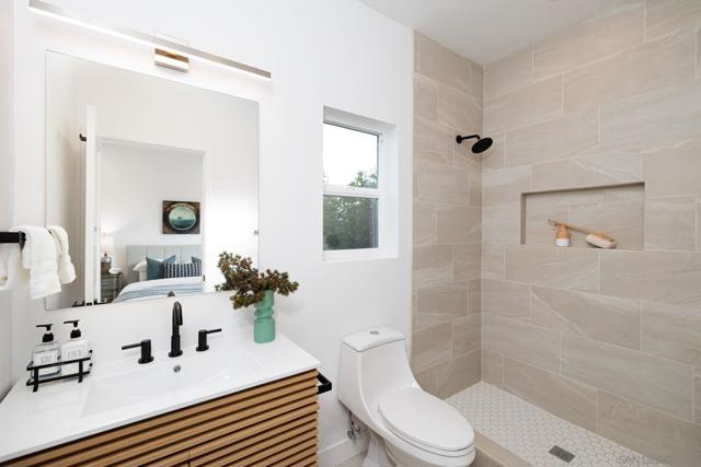 4626 4628 Derrick dr, San Diego CA: https://media.crmls.org/mediaz/2a2a834a-f4b4-488f-8ef1-445da9abc847.jpg
