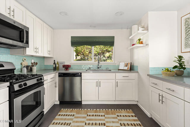 191 Rockrose Lane, Oak Park CA: https://media.crmls.org/mediaz/2a2a920c-5c81-4bf4-ac26-25549735da7c.jpg