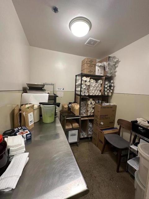 3560 3560 G Street, Merced CA: https://media.crmls.org/mediaz/2a2b2aec-e88a-4adc-898d-a5338938a7cb.jpg