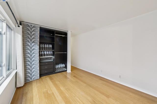 5400 Mountain Blvd, Oakland CA: https://media.crmls.org/mediaz/2a2be6bd-6ee4-45df-9bd3-f08e61eecdc1.jpg