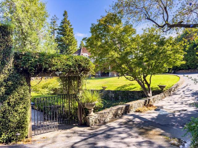 2155 Geri Lane, Hillsborough CA: https://media.crmls.org/mediaz/2a2c16cd-837b-4788-a003-33ee8fc0336a.jpg
