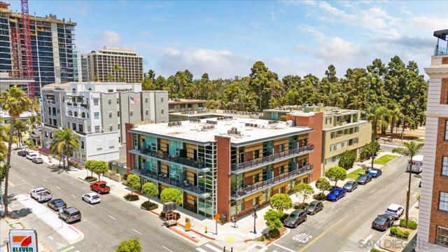 3211 5Th Ave, San Diego CA: https://media.crmls.org/mediaz/2a2c6a23-ba7c-4a26-acb5-2037641afc27.jpg
