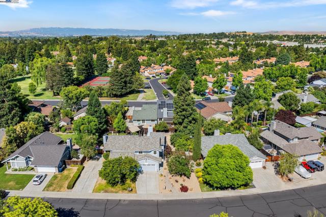473 Andrea Cir, Livermore CA: https://media.crmls.org/mediaz/2a2c7cbf-3767-40cf-a8c7-a94d04c2368c.jpg