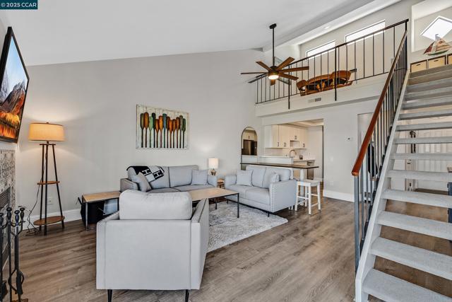 5727 Cutter Loop, Discovery Bay CA: https://media.crmls.org/mediaz/2a2cc482-8369-442b-a958-cc308a4cbe41.jpg