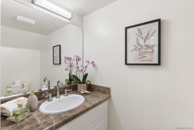 7520 Draper Ave, La Jolla CA: https://media.crmls.org/mediaz/2a2da280-23c3-42cc-8360-2f03d4fd535b.jpg
