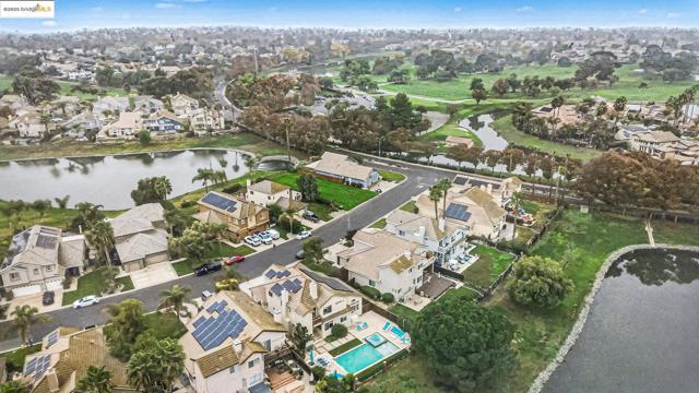 2127 Prestwick Dr, Discovery Bay CA: https://media.crmls.org/mediaz/2a2e261f-75ad-4210-b79d-e6cba226f5f8.jpg