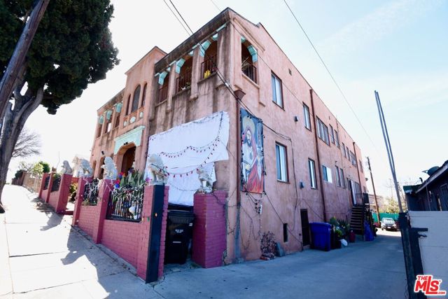 3160 Fairmount Street, Los Angeles CA: https://media.crmls.org/mediaz/2a2e3e92-b963-4f5e-b8b3-baf442534fa7.jpg