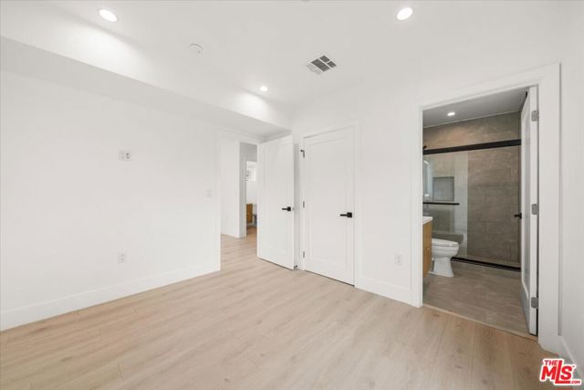 4922 S Centinela Avenue, Los Angeles CA: https://media.crmls.org/mediaz/2a2e7447-c7a8-4913-aa98-c7cd276e8875.jpg