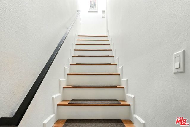 13012 Valleyheart Drive, Studio City CA: https://media.crmls.org/mediaz/2a2e77e5-0e40-4959-bc95-6292f8500536.jpg