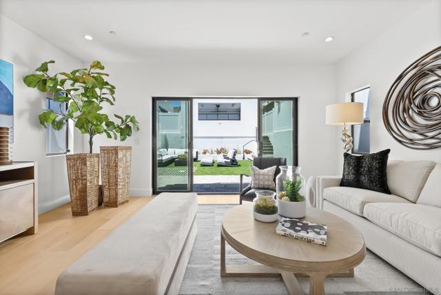 1034 Pennsylvania Avenue, San Diego CA: https://media.crmls.org/mediaz/2a2f199b-e7c2-412e-88a7-2f077637f936.jpg