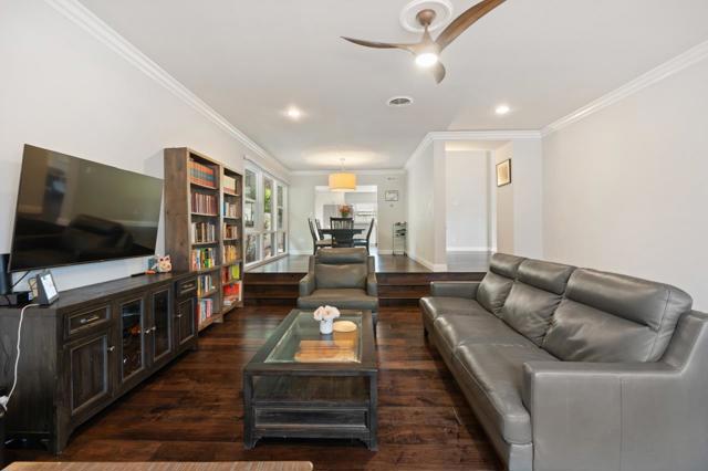 8874 La Jolla Scenic Dr N, La Jolla CA: https://media.crmls.org/mediaz/2a2f1e31-e196-4433-a64d-6b9cd1d7a5b0.jpg