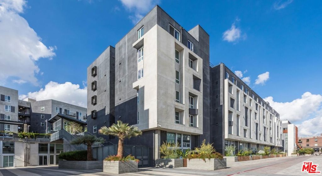 950 E 3rd Street #3200