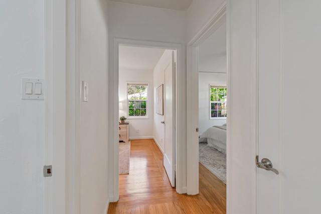 25 Overlake Court, Oakland CA: https://media.crmls.org/mediaz/2a2f6d64-f78d-4e43-bd9b-6b4165ee4835.jpg
