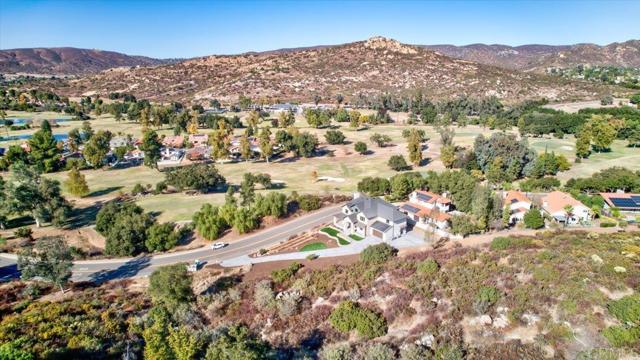 24321 Barona Mesa Road, Ramona CA: https://media.crmls.org/mediaz/2a2f8511-fbfa-40ad-a8aa-f817a0c387b3.jpg