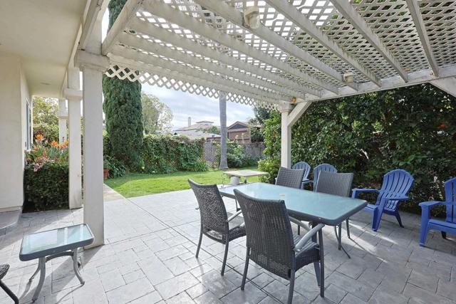 638 Margarita Ave, Coronado CA: https://media.crmls.org/mediaz/2a2f9b66-fed0-43bb-b03a-73546f7aa414.jpg