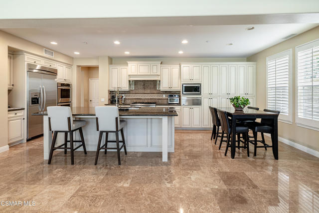4024 Eagle Flight Drive, Simi Valley CA: https://media.crmls.org/mediaz/2a307af2-7a0c-4130-a8d2-c89b44126c8b.jpg