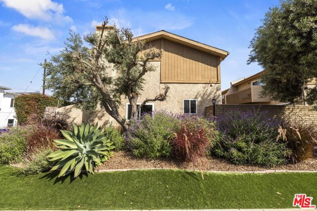 2701 Voorhees Avenue, Redondo Beach, California 90278, 2 Bedrooms Bedrooms, ,2 BathroomsBathrooms,Residential,For Sale,Voorhees,25578941