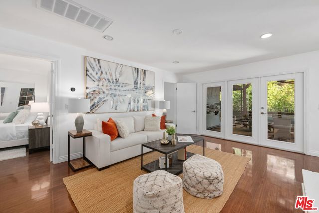 4745 Caritina Drive, Tarzana CA: https://media.crmls.org/mediaz/2a317ea8-2ae6-493b-a846-b1b81050f053.jpg