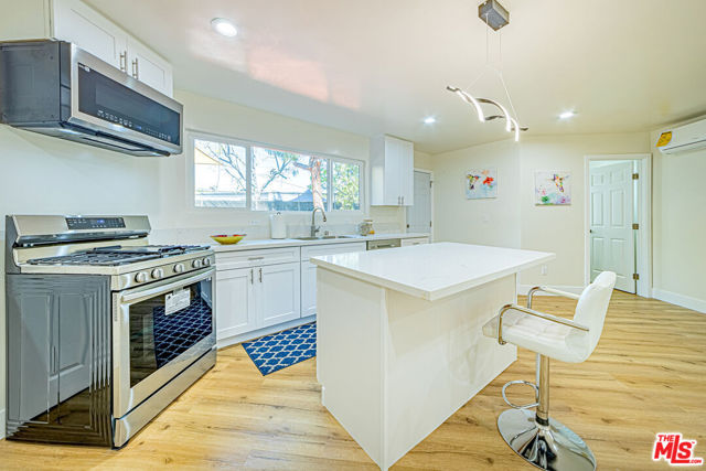 5633 La Mirada Avenue, Los Angeles CA: https://media.crmls.org/mediaz/2a318164-d110-40fe-90f6-7708e2ad853c.jpg