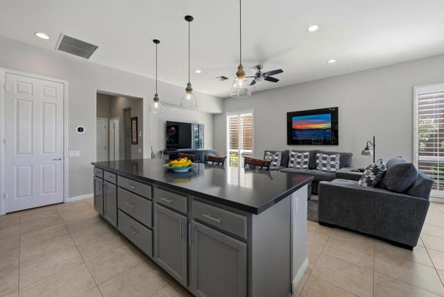 36531 Tallowood Drive, Palm Desert CA: https://media.crmls.org/mediaz/2a318836-a779-4ce1-a0e9-d94757f42f84.jpg
