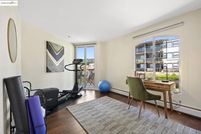 5405 Carlton St, Oakland CA: https://media.crmls.org/mediaz/2a319120-44ea-4593-8192-a73eb581ecea.jpg