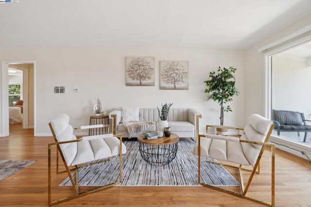 2643 99Th Ave, Oakland CA: https://media.crmls.org/mediaz/2a31cf27-db53-4a91-9092-13c389babe49.jpg