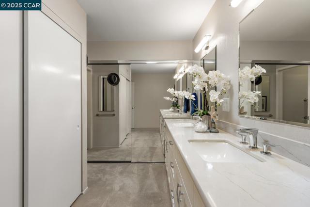 2155 Cactus Ct, Walnut Creek CA: https://media.crmls.org/mediaz/2a326c2a-591e-4a97-bcbf-306420bfb9b6.jpg
