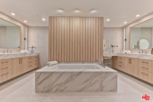 300 N Swall Drive, Beverly Hills CA: https://media.crmls.org/mediaz/2a327732-520b-4ce8-8066-4067eb1abdaf.jpg