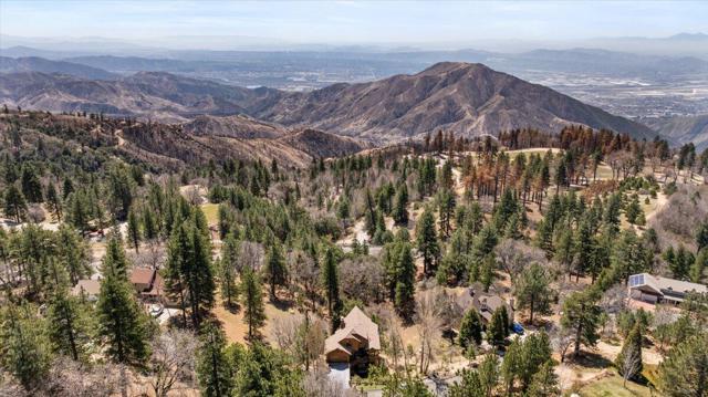 30097 Enchanted Way, Running Springs CA: https://media.crmls.org/mediaz/2a32c8a2-d434-4289-a099-e23e480e2fb3.jpg