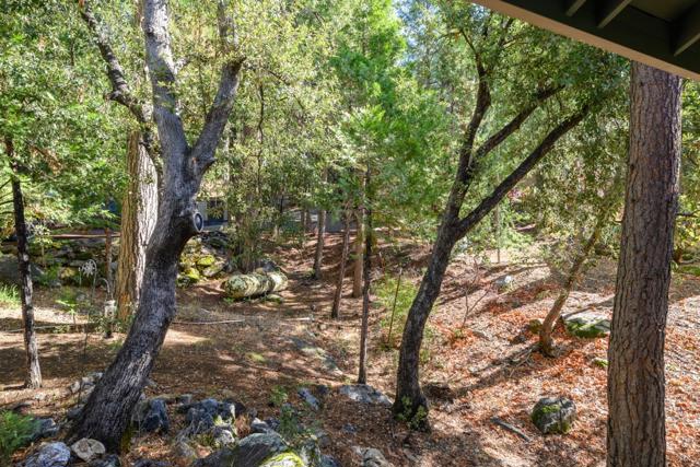 18861 Lookout Drive, Twain Harte CA: https://media.crmls.org/mediaz/2a330914-7e24-4f69-8c60-78ab79d853c2.jpg