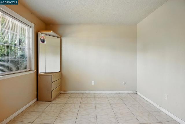9121 Eaglepoint Ln, Stockton CA: https://media.crmls.org/mediaz/2a33456e-419f-4fad-b7e6-761cce9f00ee.jpg